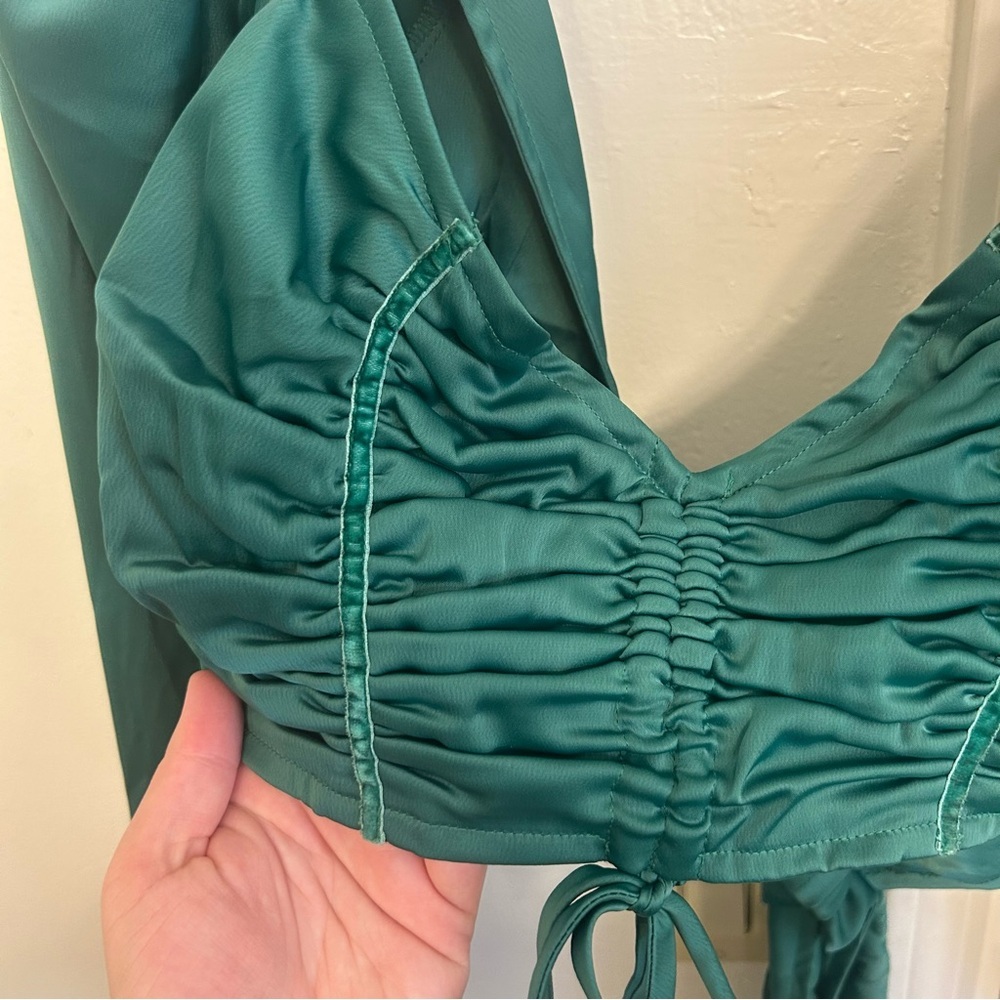 NWT Urban Outfitters Green Satin Ruched Ruffle Crop Top Tie Back Size Medium - Picture 5 of 10